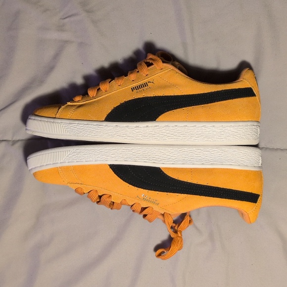 Puma Suede (10M) Orange and Black Sneakers - Picture 4 of 9